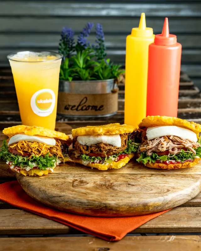 Mix Patacones Pork, Beef & Chicken