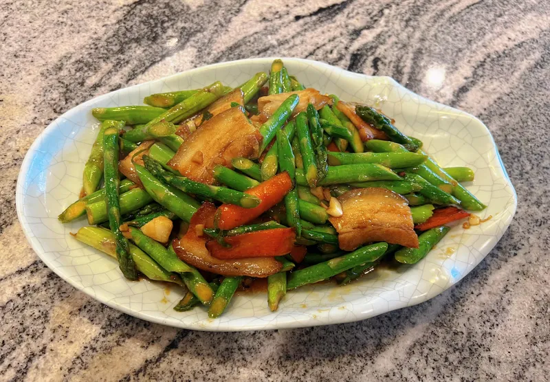 Stir-Fried Asparagus with Pork 五花肉炒芦笋
