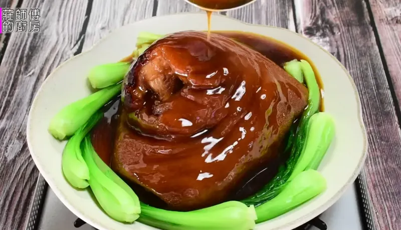 Braised Pork Leg 扒肘子
