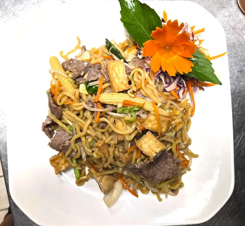F11. Pad Lo Mein