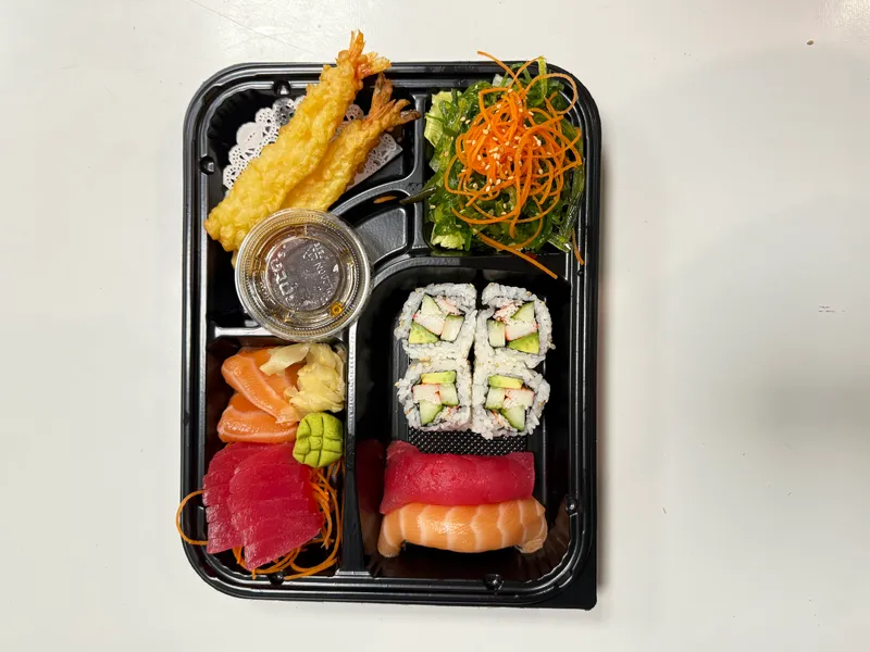 #4. Sushi/Sashimi/Tempura/Seaweed Salad