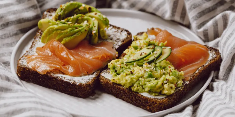 Avocado Mash Toast With Tomato