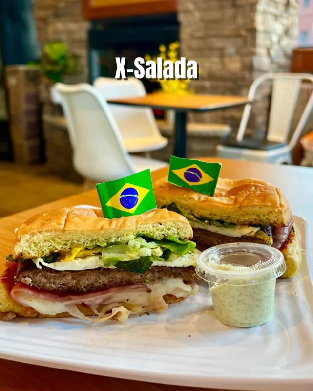 X-Salada / Cheese Burger With Salad