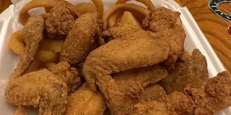 10 Wings, Fries, Bread And Slaw