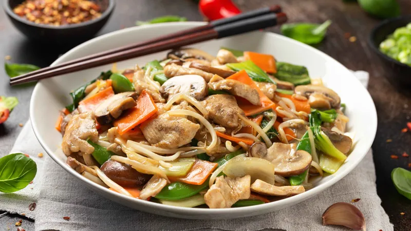 L14. Roast Pork Lo Mein 叉烧捞面