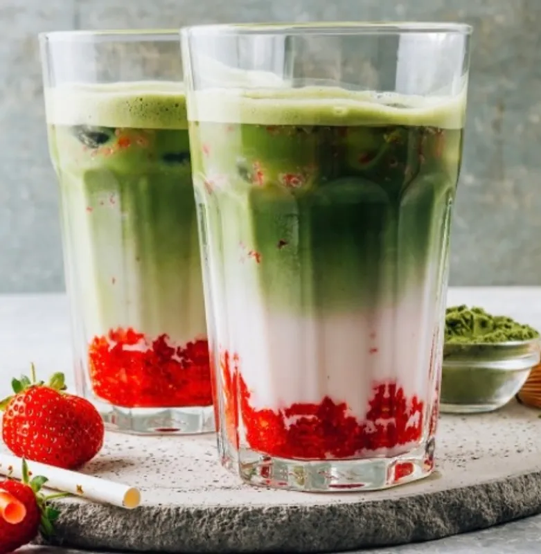 Strawberry Matcha Latte(Iced)