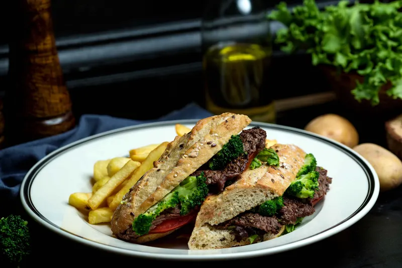 Mo's Roast Beef & Pastrami Sandwich