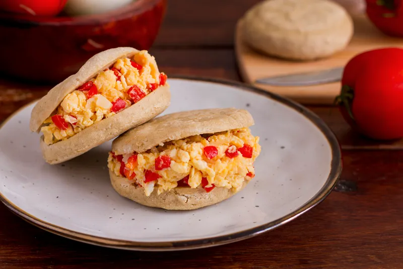 Orden De Huevos Pericos Con Dos Arepas