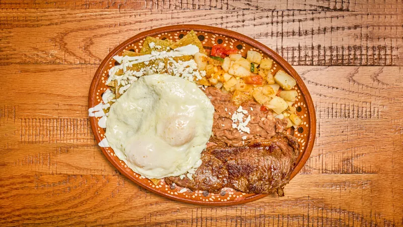 Chilaquiles Con Salsa Verde O Roja