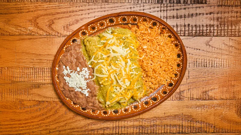Enchiladas Con Pollo, Carne Molida O Queso