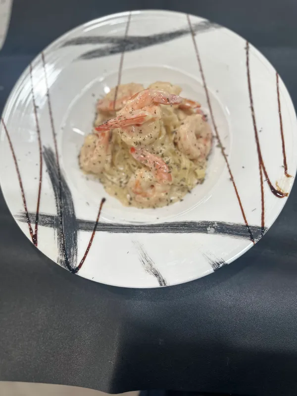 Fettuccine Salsa Alfredo Camarones