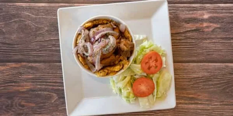 Mofongo Relleno Con Pollo