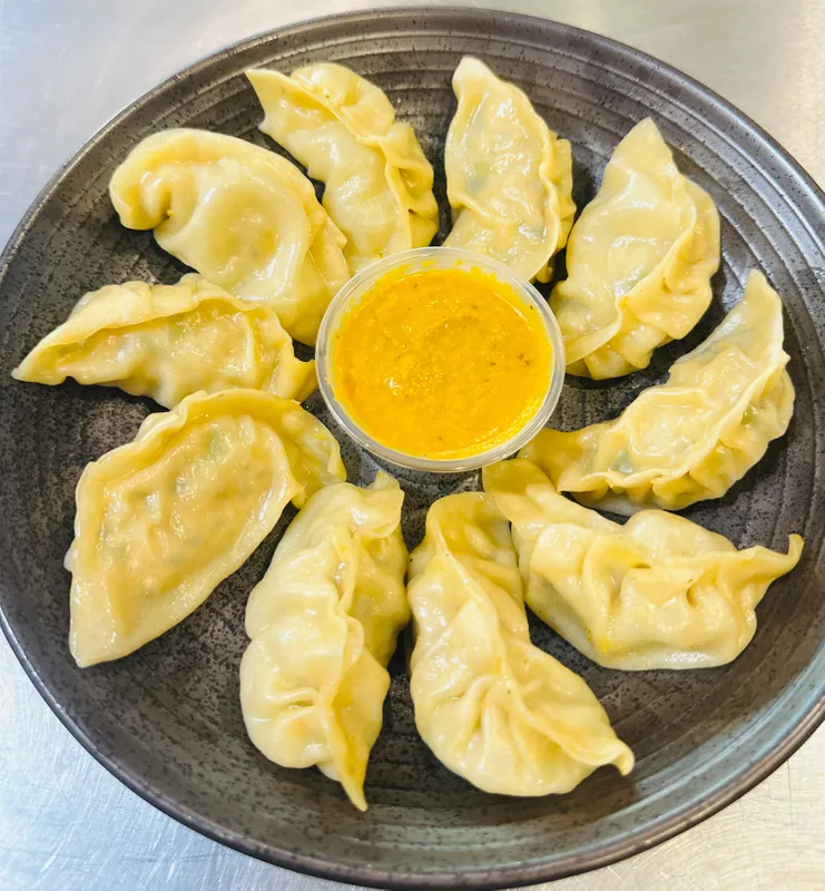 Steamed chicken momos/ dumplings