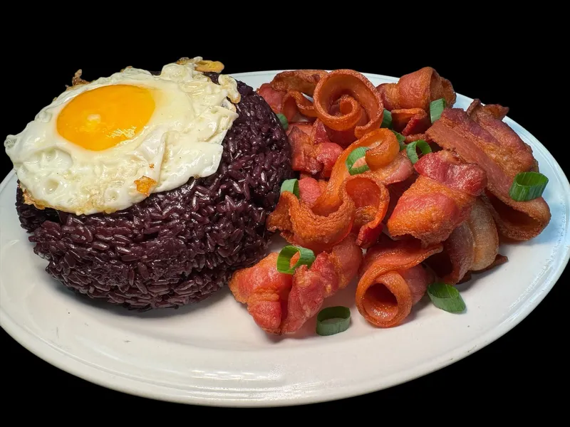 D3. Crispy Bacon With Sticky Rice