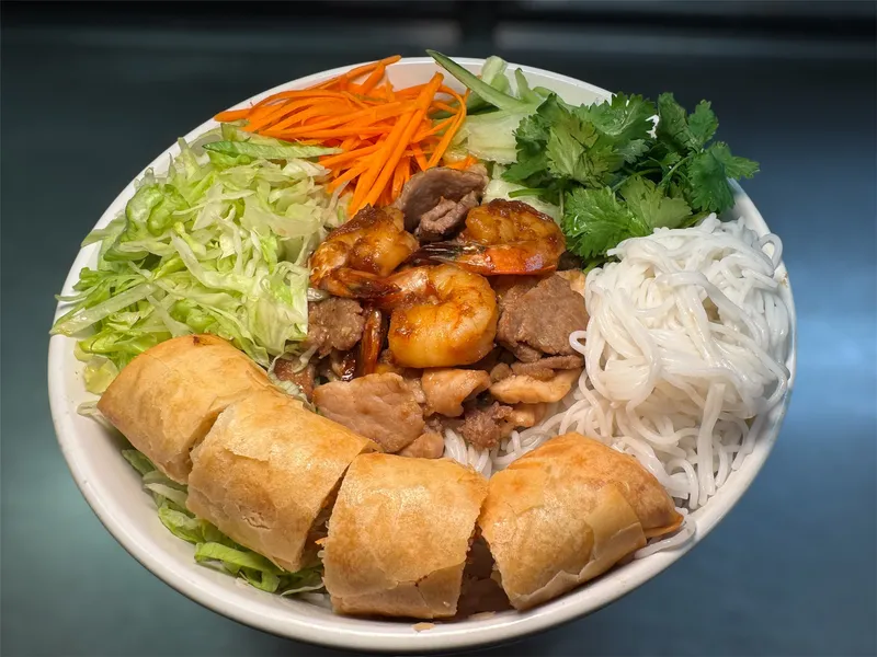 W4. Special Noodle Salad