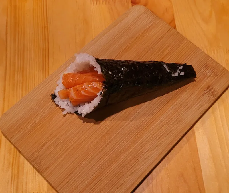 Salmon Hand Roll