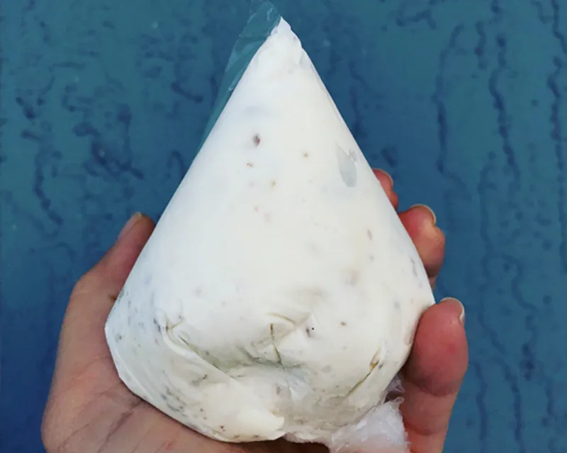 Ron Con Pasas - Tetas Mireya