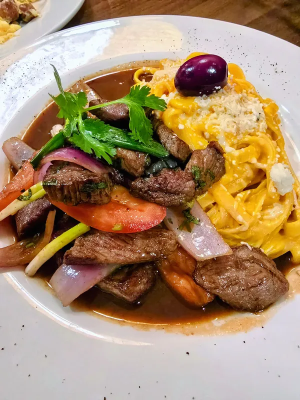 Fettuccini con Lomo Saltado