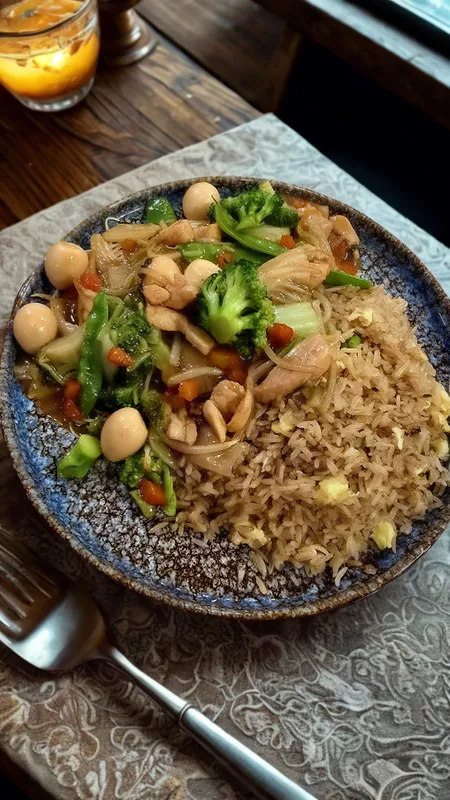 Vegetales con huevos de codorniz