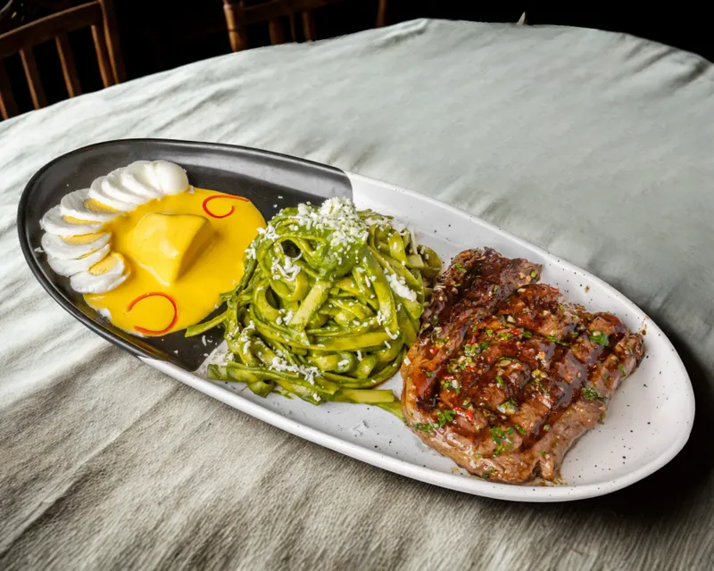 Tallarines Verdes con Carne