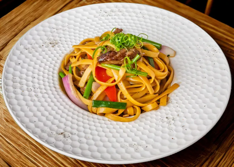 Tallarin Saltado con Carne