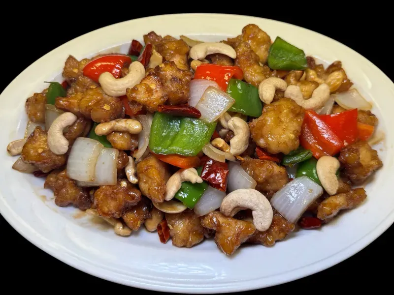 E4. Chicken & Cashew Nut