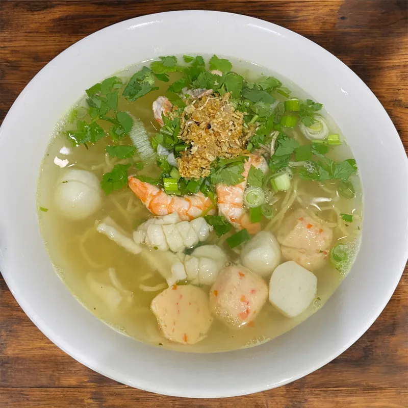 Egg Noodle Soup (Mii Leung)