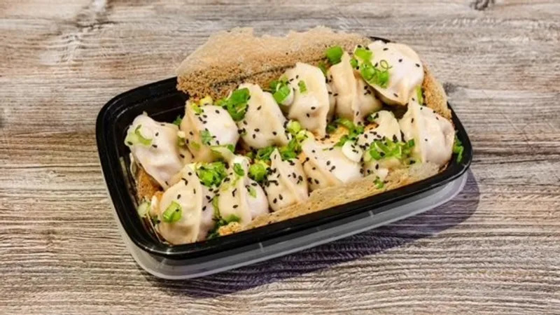 Dumplings With Side Dish (8 Pcs)