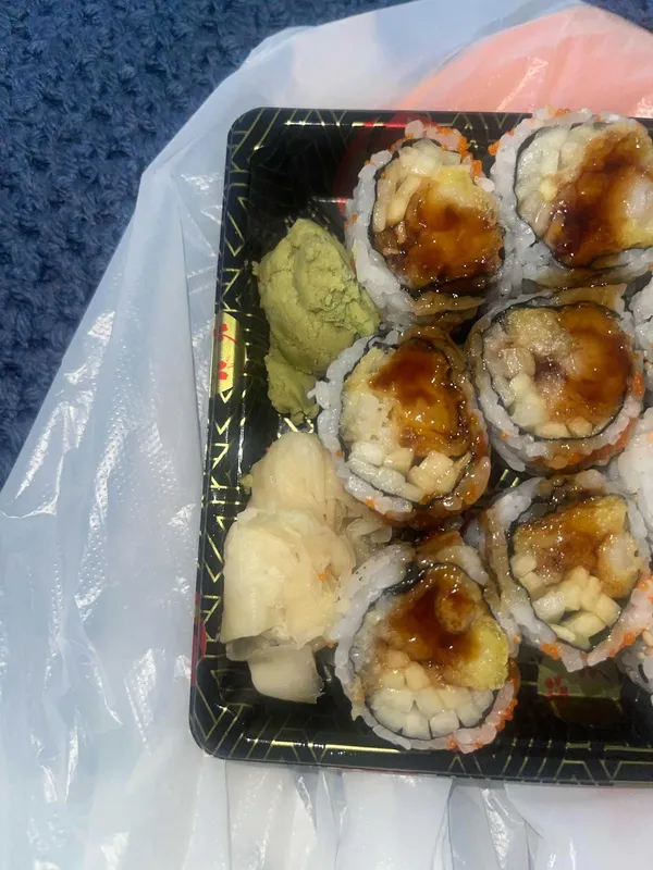 R8. Shrimp Tempura Roll