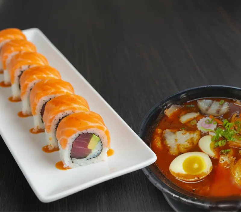 Ramen & Specialty Roll Combo