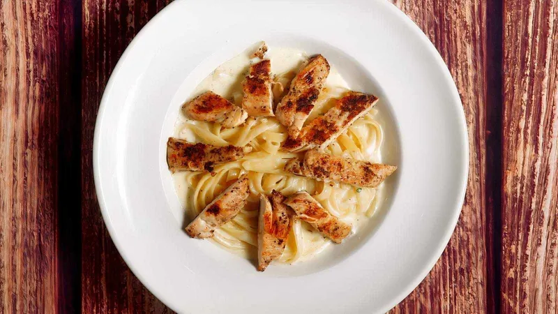 Fettuccine Alfredo With Grilled Chicken Lunch