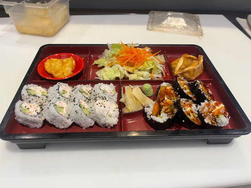 Lunch-Special Roll Combo