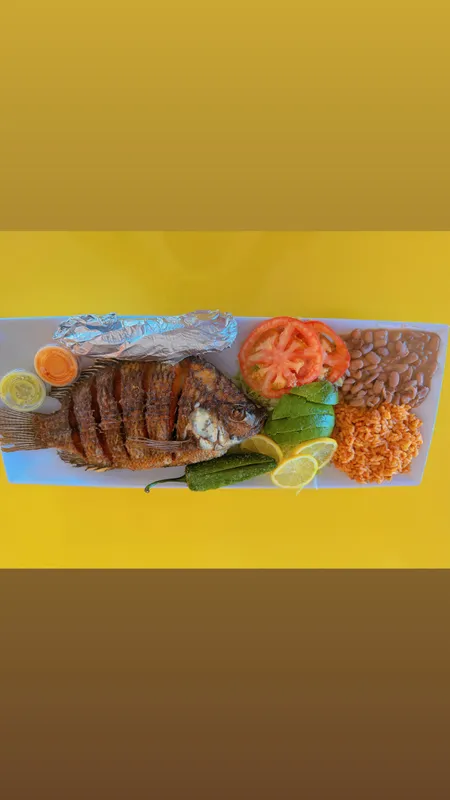 Tilapia fried fish(mojarra frita)