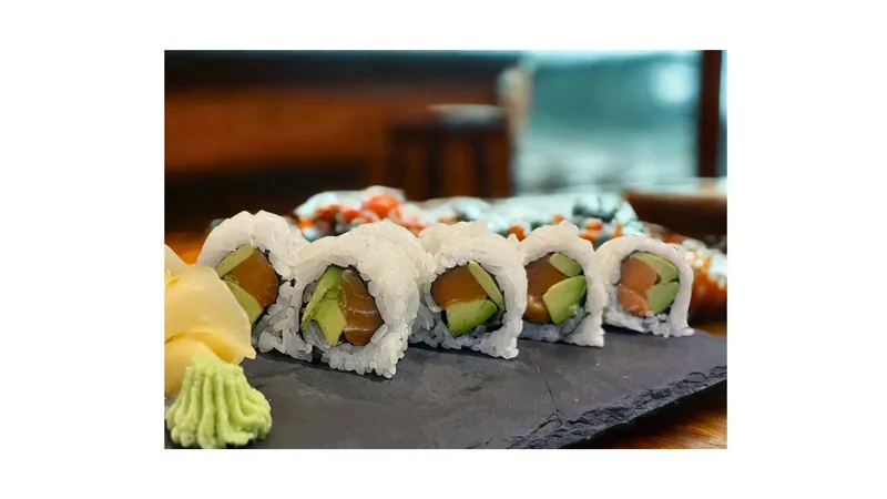 Salmon Avacado Roll