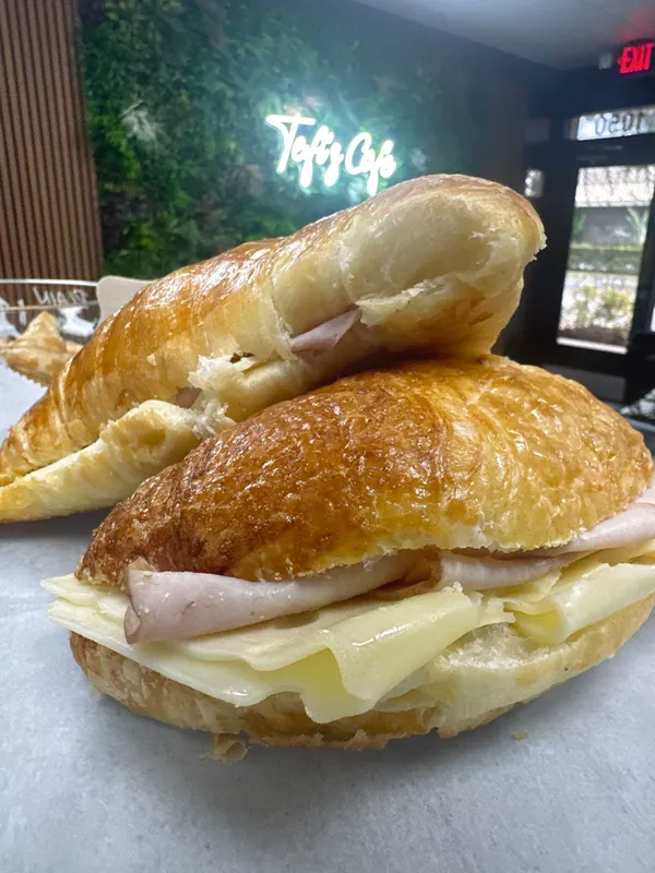 Croissant Ham / Cheese