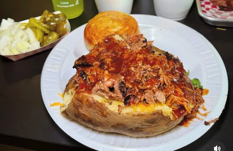 Baked potato with meat
