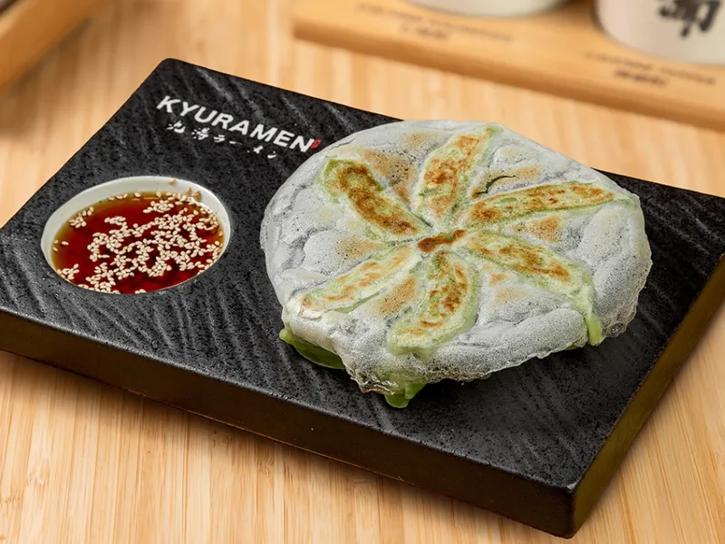 Pan fried vegetable dumplings (6pcs)