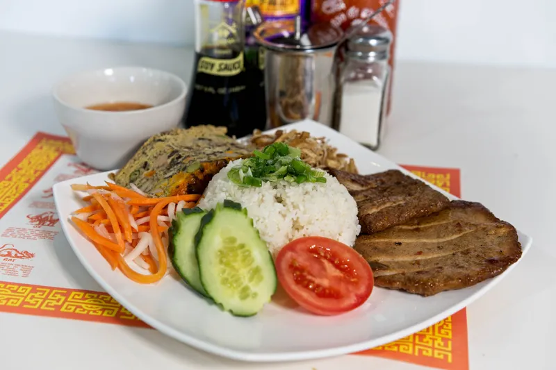 E1. Broken Rice (Cơm Tấm Thanh Luong)