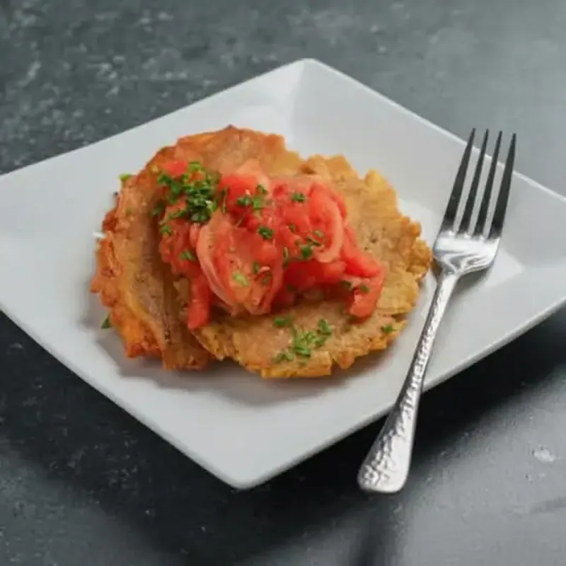 Tostones Con Hogao (Twice-Fried Plantains With Colombian Creole Sauce)