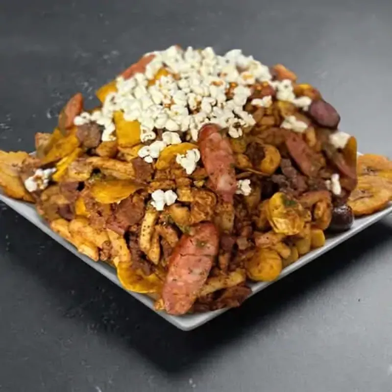 Picada Latina (4-5 Personas) / Latin Snack Basket (4-5 People)