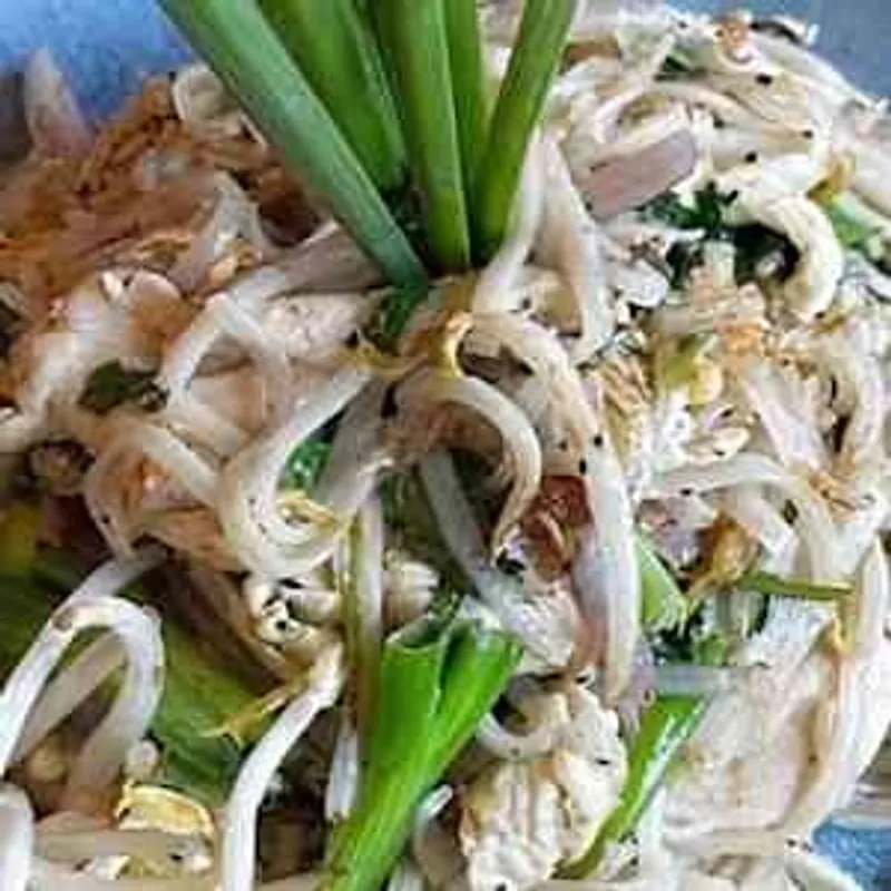 Sakhuu White Pad Thai