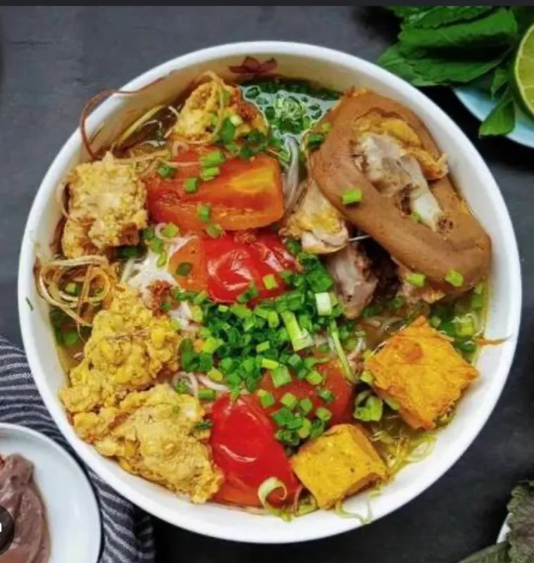 N3. (Lon/ Large) Bun Rieu Cua ( crab noodle soup)