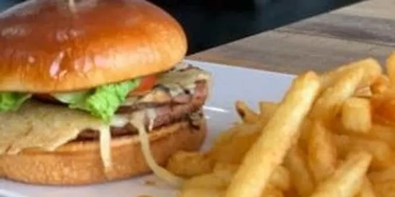 Veggie Club Burger