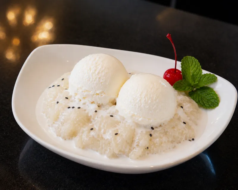 Sweet Sticky Rice with Ice Cream