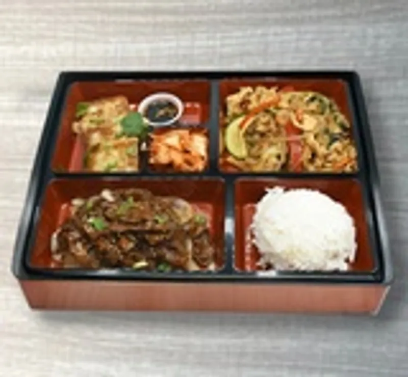 (B1) Bulgogi Beef & Spicy Noodle