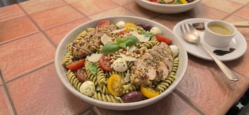 Pasta Pollo Pesto Salad