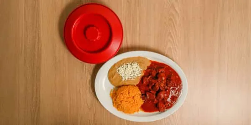 Platillo De Asado De Puerco / Pork Asado Plate