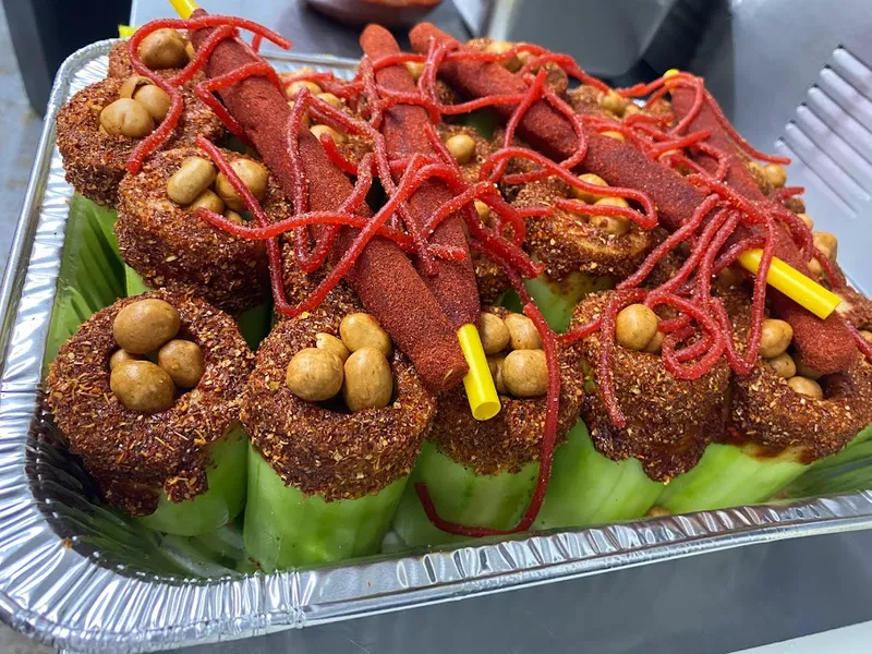 Bandeja de Pepinos con Cacahuates