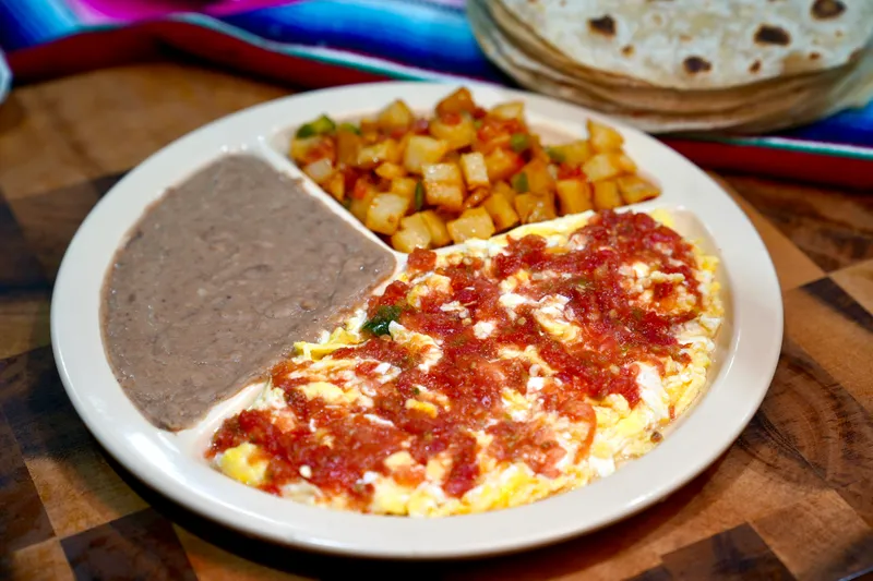 Huevo En Salsa Plate