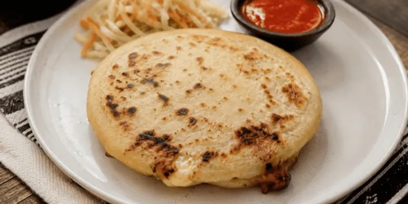 Pupusa Frijol Con Queso